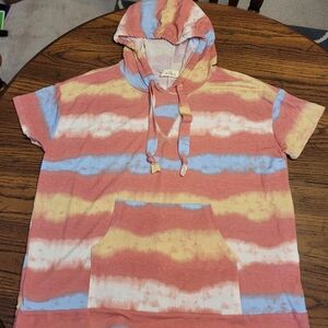 Short sleeve hoodie with pocket